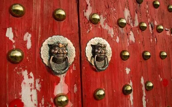 絲綢千里系,文化國品強,沉寂千年墨,綻放中國紅!