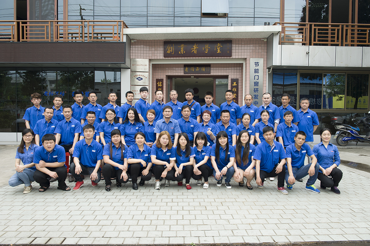 夢想在心中點燃，創業在腳下實現